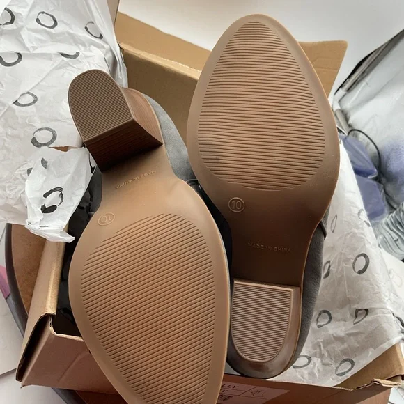 NWT Journee Collection Gray Ankle Booties size 10 - Picture 4 of 6